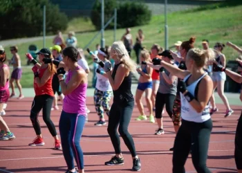 Todo lo que necesitas saber sobre Zumba: Beneficios, Tipos y Resultados