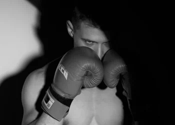 Transformaciones Físicas: Musculatura y Cambios Corporales en Kickboxing, K1 y Muay Thai